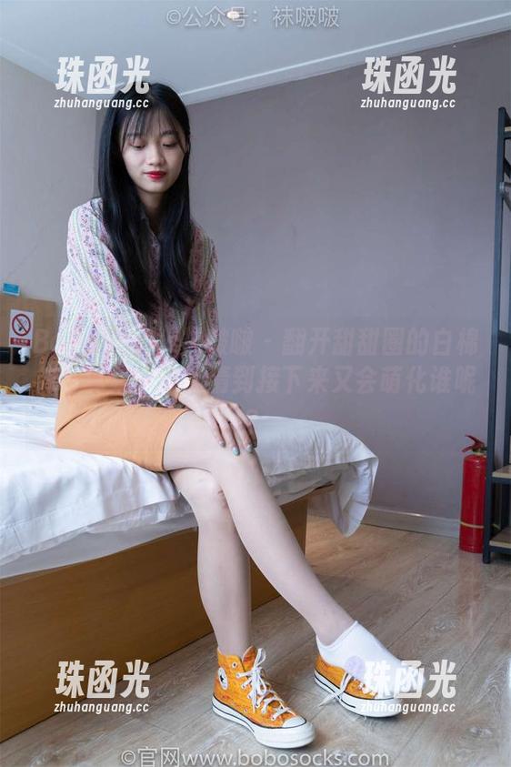 BoBoSocks袜啵啵 - 翻开甜甜圈的白棉袜写真集，谁能猜到接下来又会萌化谁呢？