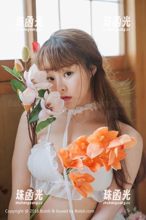 BoLoli菠萝社 - 猫九酱Sakura这组比基尼美图，让我在下载按钮前徘徊…
