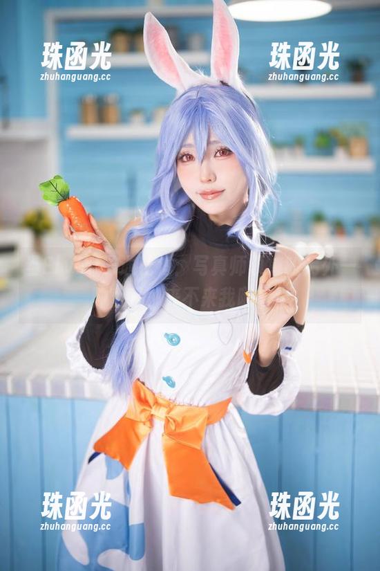 当ElyEE子遇花海：写真师领域的另外一种幽香，来不来我随你！