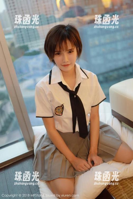 MFStar模范学院 - “翻翻夏玲蔓日常里的图片，哎呀，原图竟然有点惊艳”；