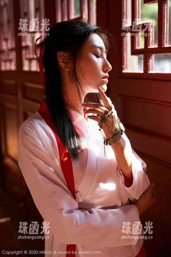 MiiTao蜜桃社 - 多香子日常：畅游在资源的海洋中，尽情露出偷吃零食的那个我。