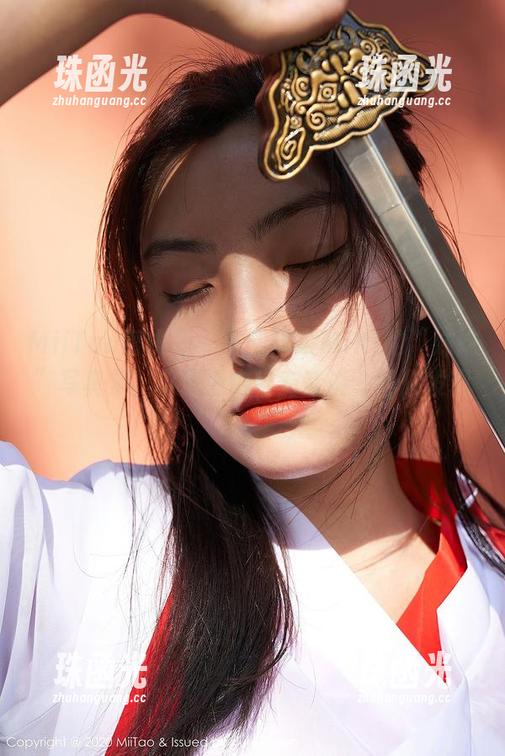 MiiTao蜜桃社 - 拿到米琪MIKI的“妹妹”写真集，这原图内容有话说，等你发现。