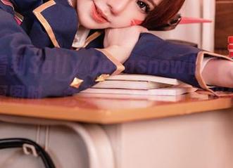 当你看到Sally Dorasnow的粉色全套和原图时,会觉得粉色也可以很撩?