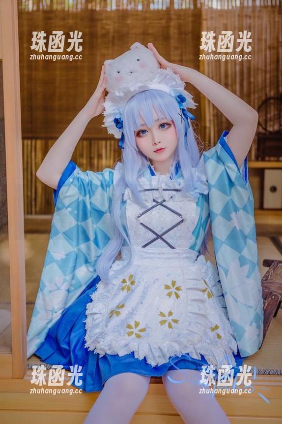 Sayako＿今年4岁美腿写真分享：高清中，每条腿的曲线都像是舞动的小精灵。
