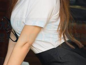 UGirls尤果网 - 不需要光的环境下，涉谷由里毛衣的原图别有一番风味！