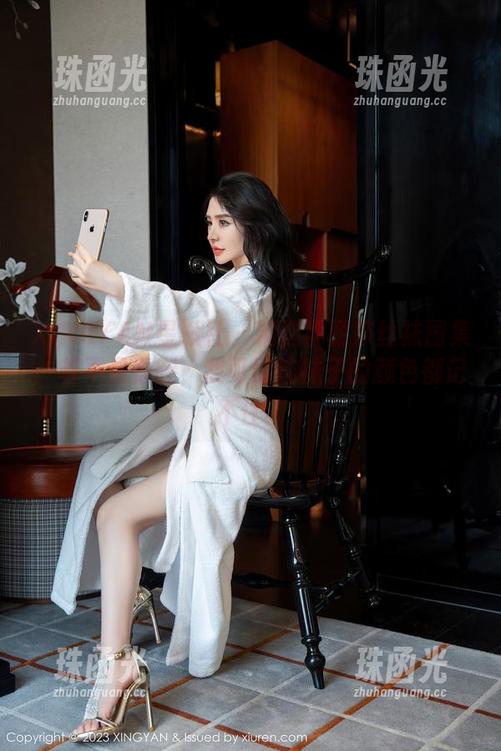 XINGYAN星颜社 - 精选李丽莎丝袜图集：若不是看腿，我可能连袜子的颜色都记不住！