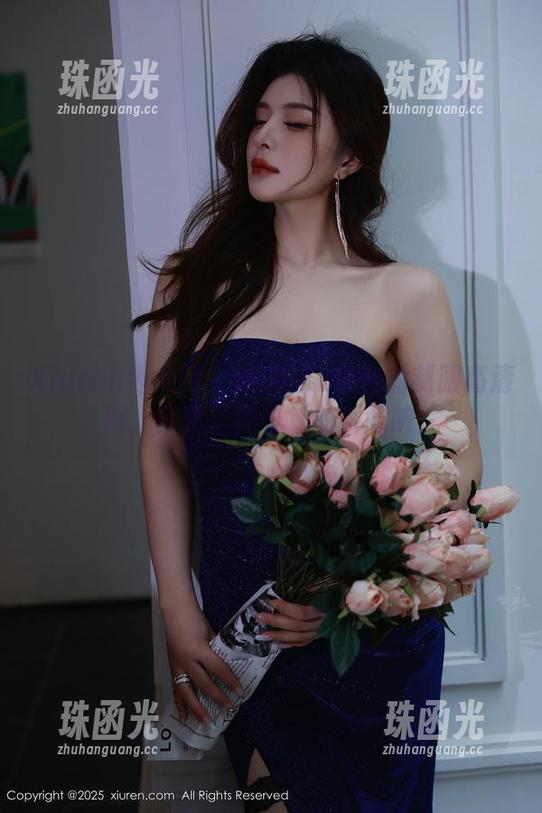 Xiuren秀人网 - MODEL伊若的制服高清照，真是‘神奇‘的瞬间呐！