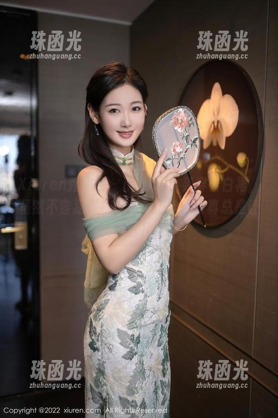 Xiuren秀人网 - nancy小姿穿着白裙，虽然不容易保持优雅，但她的写真总是让人多看几眼。