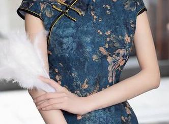 Xiuren秀人网 - sophie余冰的教室，高清图集中藏着的不止是书本