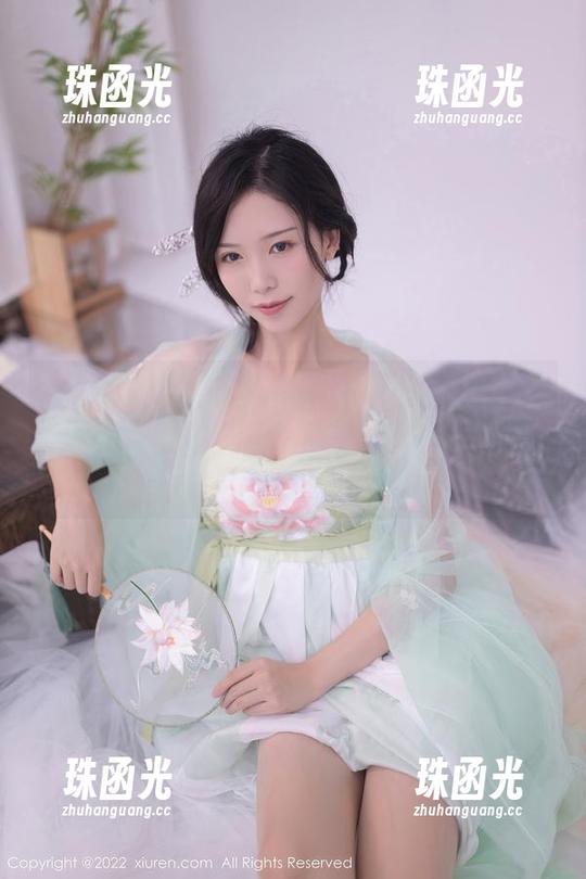 Xiuren秀人网-夏晓Maggy Xiuren秀人网 - 当夏晓Maggy遇上网袜,原图里的细节闪现福利,太贴心了吧?