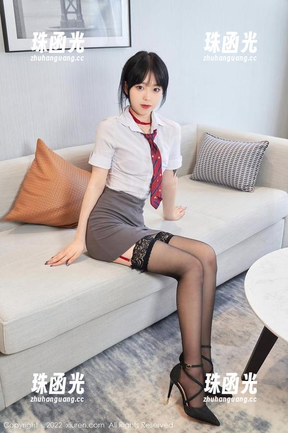 Xiuren秀人网-媃柔rourou Xiuren秀人网 - 媃柔rourou的油亮写真,壁纸界的“光滑”范儿。