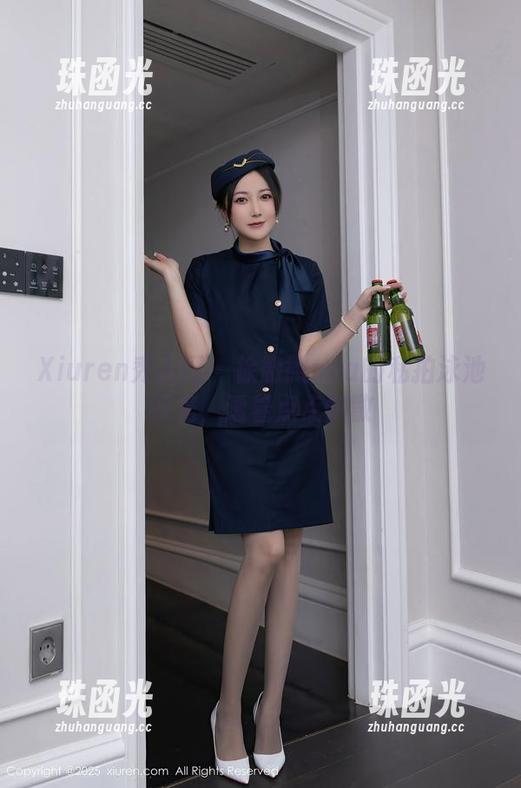 Xiuren秀人网-徐微微mia Xiuren秀人网 - 徐微微mia的私拍泳池时光,透着点点懒散