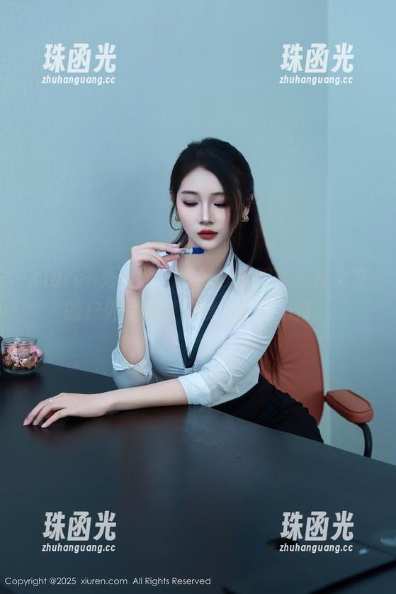 Xiuren秀人网 - 收好我的眼泪，林文文的户外写真又让我羡慕到不行。
