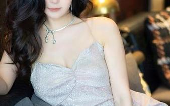 Xiuren秀人网 - 沈佳熹Kitty星辰的私房美图：原来素足也能撑起这整个画面