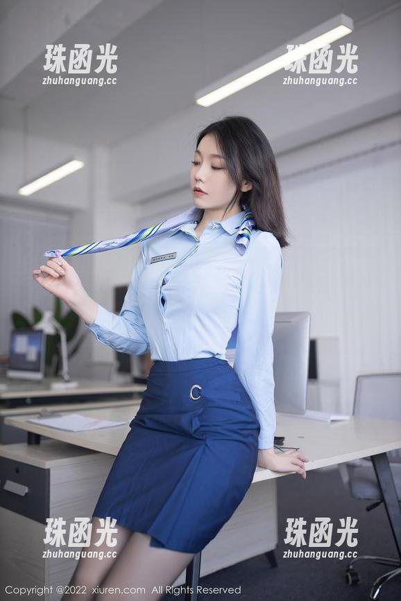 Xiuren秀人网 - 长腿集合，猫咪巨臀妹妹在照片里悄悄抻长了，哈哈，这可是个技巧～