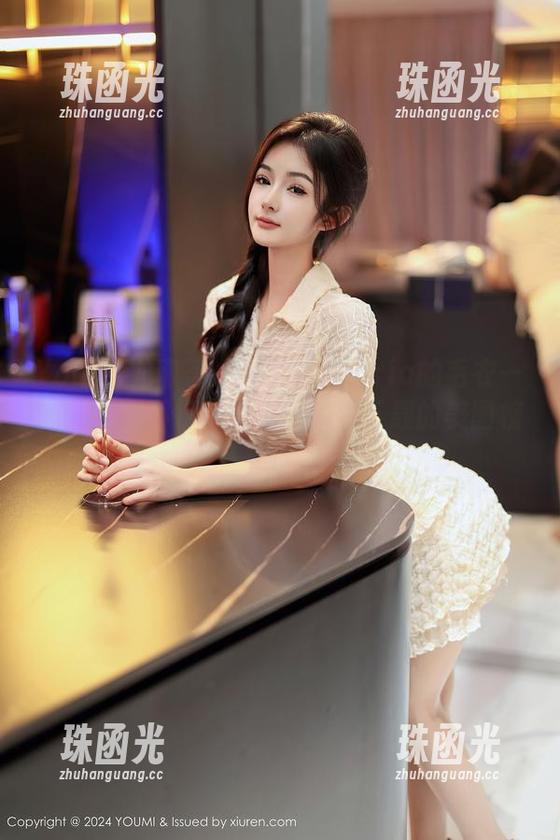 YouMi尤蜜荟-果儿Victoria YouMi尤蜜荟 - 果儿Victoria的毛衣——完美到不行,注定是我要下载的美图榜单!