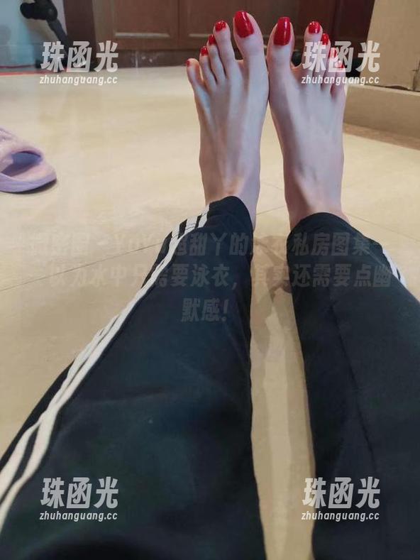 YuYu超甜丫 微密圈 - YuYu超甜丫的泳衣私房图集——以为水中只需要泳衣,其实还需要点幽默感!