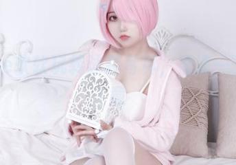 eloise软软玩转泳装写真，清凉一下的主意