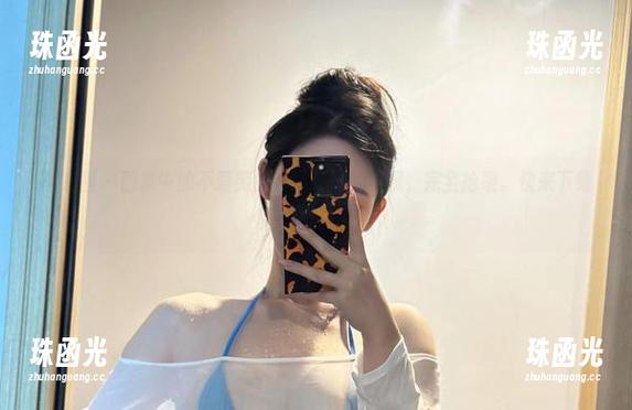 不爱笑的赛琳 微密圈 - 图集中的不爱笑的赛琳:她的眼镜,完全抢镜。快来下载一波!