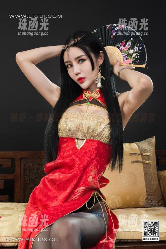丽柜-白云 丽柜 - 穿越云端的白云:潮流空姐高清套图!