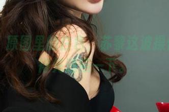 丽柜 - 原图里的白色，苏黎这波操作，你得先适应一下。