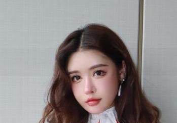微密圈 - 于芷晴的热辣厨房：定制你的图集，穿越蒸汽迷雾！