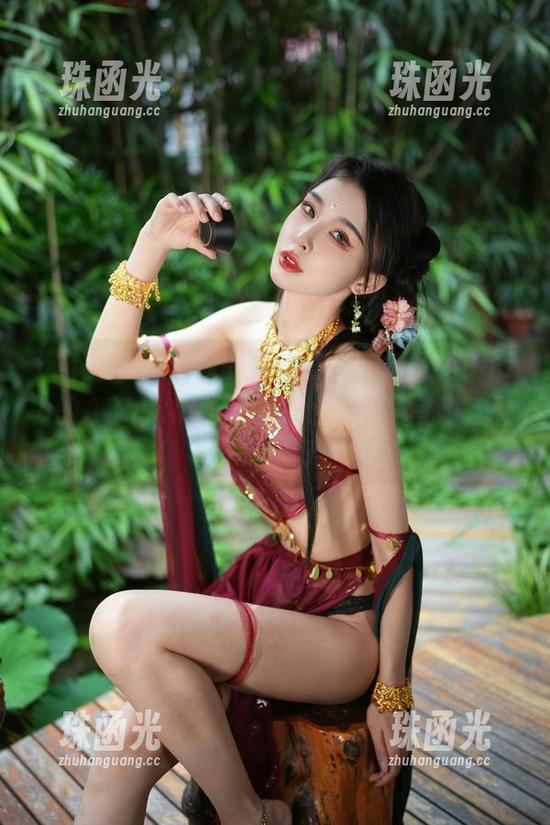 这不是一张普通的私房写真，余多多Dudu的ASMR福利让图像也变成声音了？灵光一闪！