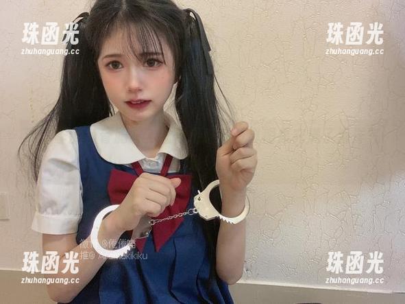 这一季的鱼骨胸衣，让倦倦喵的写真图集充满了海洋气息！