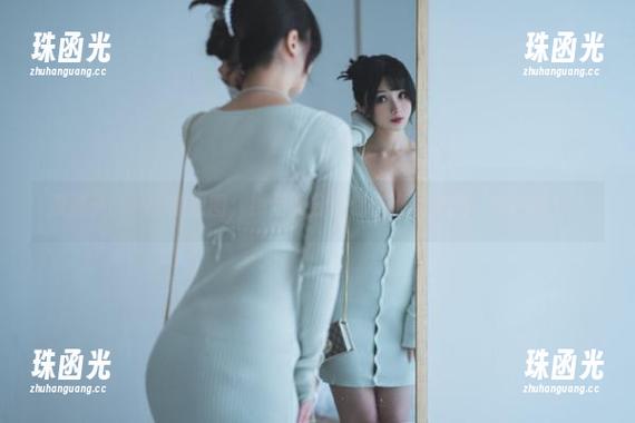 凉凉子rioko 凉凉子rioko的原图,裸足部分让你在心里默念‘好腿啊!’