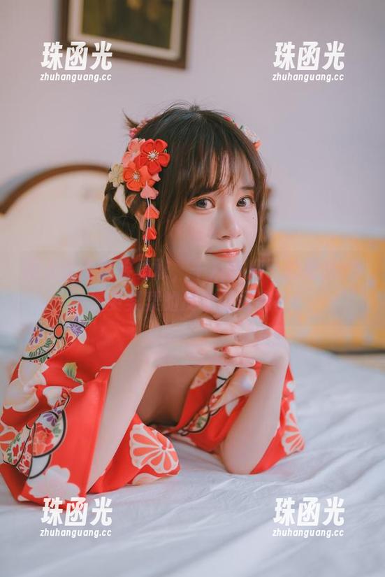 路人女主也要勇敢，千反田鹿子的最新cos里英梨梨的皮衣闪耀光芒！