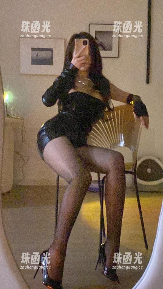 微密圈 - 冲鸭！周妍希的修女美图，下载前记得先合十，哈哈！