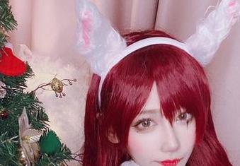 听说啾小妍的最新图册里有她的“妍宝”，绝了，跟吃了开关一样惊艳。