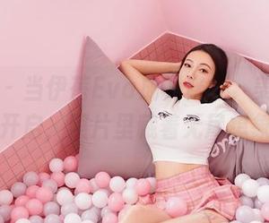 嗲囡囡 - 当伊蓓Eva成为修女，美图模式开启，照片里藏着无尽想象