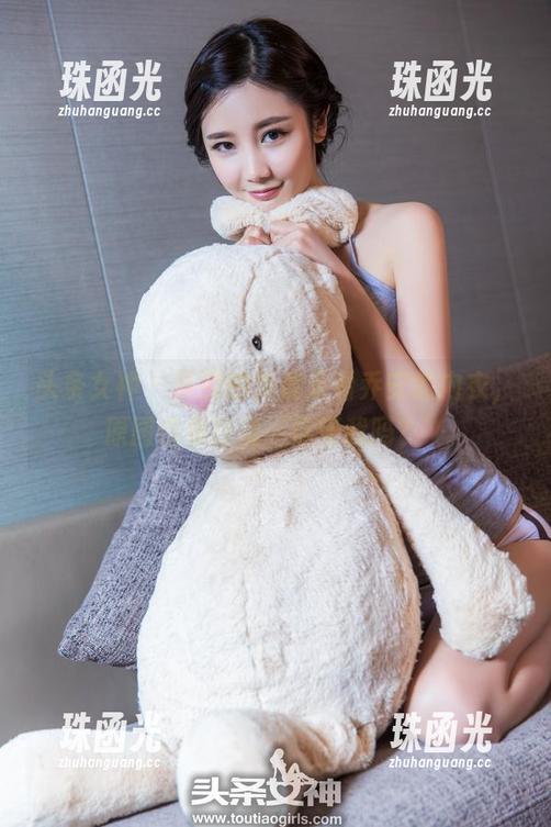 头条女神-乔安 头条女神 - 从别的角度来看乔安的内衣,原图仿佛在说‘你懂我吗?’
