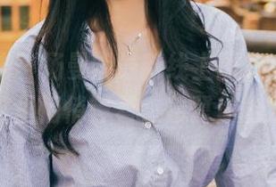 头条女神 - 杨曼妮最新线上图集，哦，秘密在这里悄悄等着，希冀你能发现。