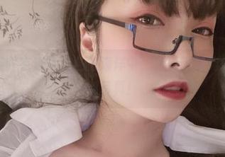 小泉学姐吖在这片白色的海洋中，高清画质宛如仙境般的写真！