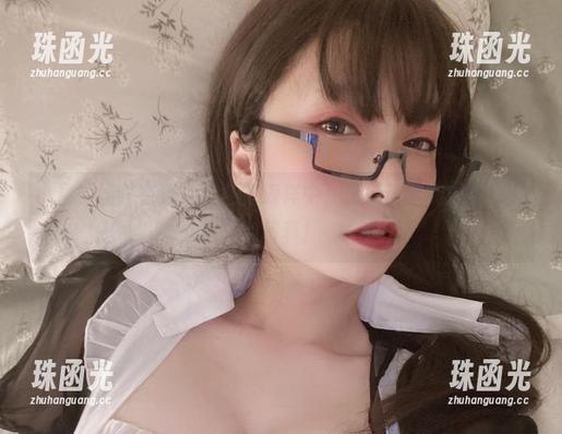 小泉学姐吖在这片白色的海洋中，高清画质宛如仙境般的写真！