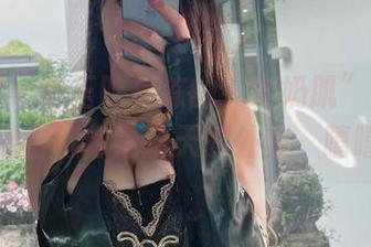 微密圈 - 小玉吃果冻的“牛奶肌”资源：肌肤白得像是冬天的外套，嘻嘻。