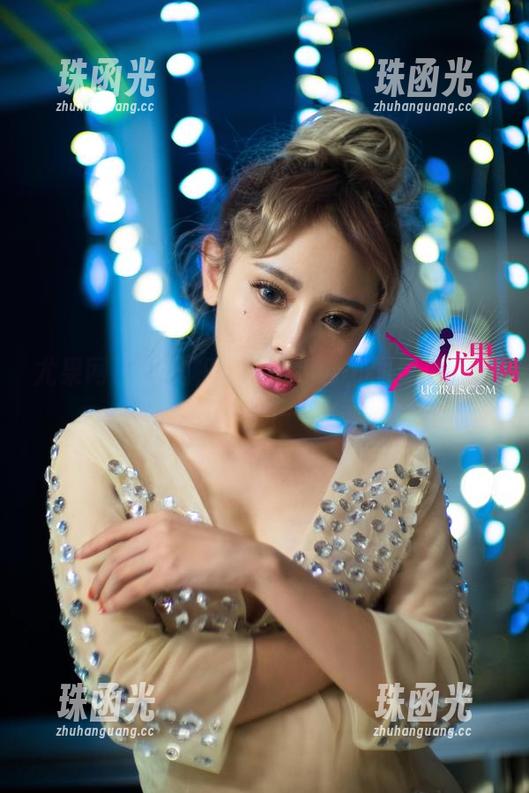 尤果网-蜜儿 尤果网 - 蜜儿和吊带的组合,图库里就得有这大胆一笔!