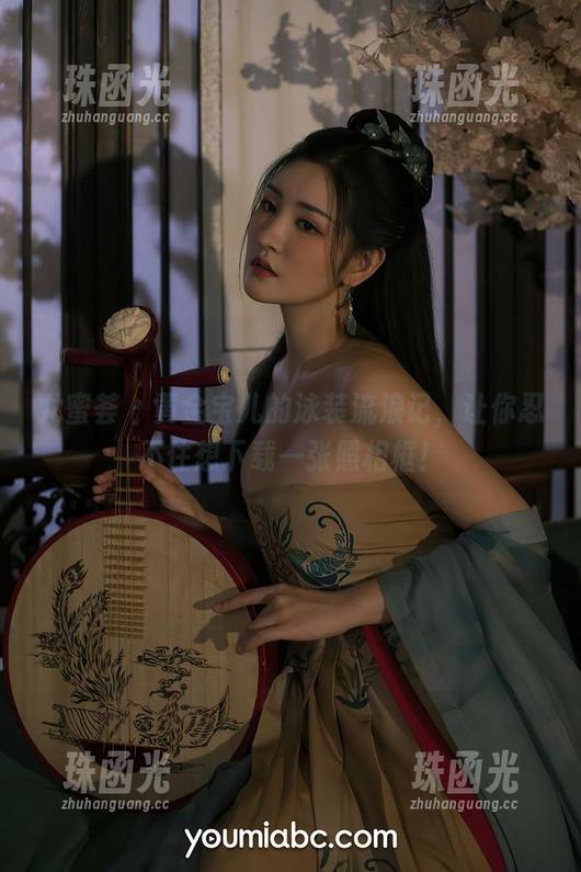 尤蜜荟-黄金宝儿 尤蜜荟 - 黄金宝儿的泳装流浪记,让你忍不住想下载一张照相框!