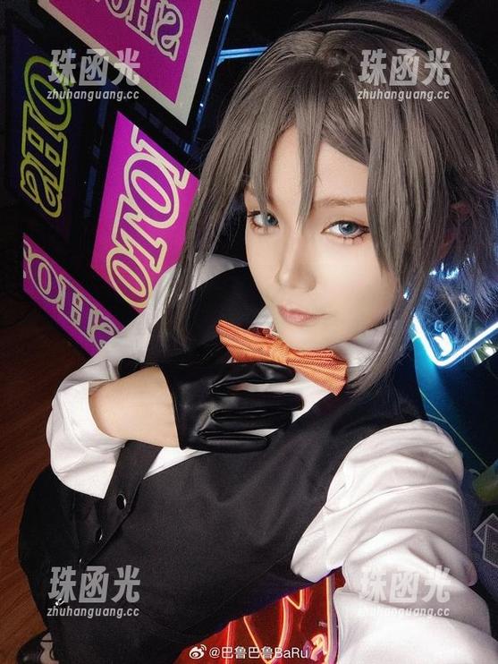 巴鲁巴鲁BaRu你这私拍图包，叫乌尔里希·冯·胡滕，我只想说好名字也要有实力啊。