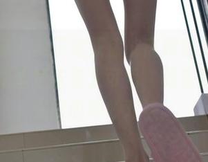 异思趣向 - 美子这双漆皮高跟我见犹怜，不拿来做壁纸未免太可惜，简直是色彩和光影的绝妙对决。