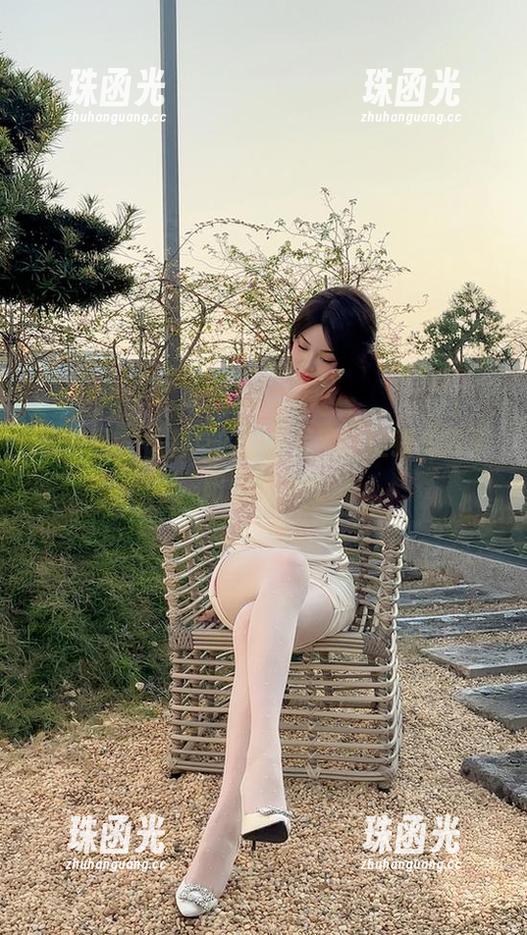 徐莉芝 微密圈 - 徐莉芝的户外写真,让我想到了阳台的植物