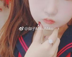 轻盈还是厚重？御子Yumiko的毛衣合集，图片中每一缕线都在传递不同的气息。