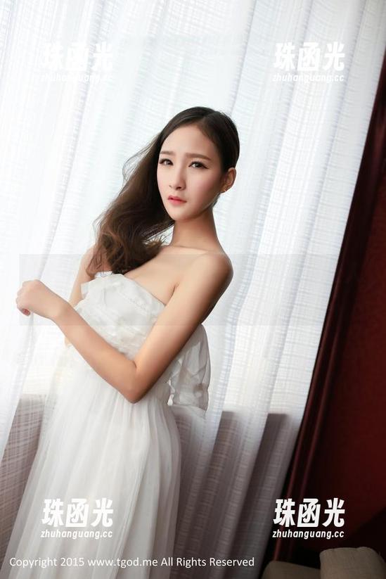 推女神 - 私拍时光：颜美汐的双马尾让人想多看一眼