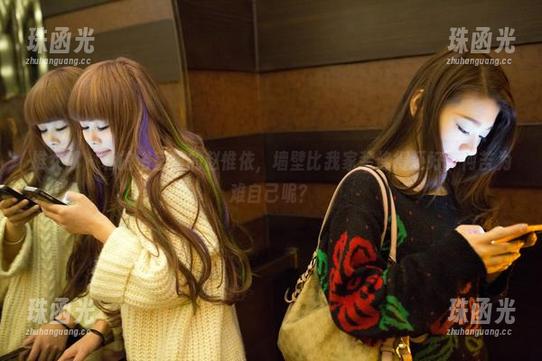 推女郎 - 私拍浴室里的赵惟依，墙壁比我家装修得还好，何苦为难自己呢？