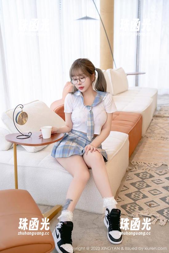 星颜社-潘思沁 星颜社 - 潘思沁的少女写真,封面诱惑,内心却在打鼓...哦,继续滑吧!