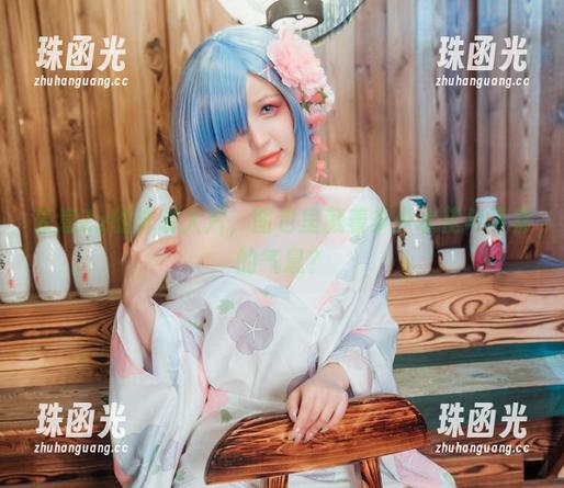 晕崽Zz的泳装大片，图包里藏着多少水花与青春的气息？