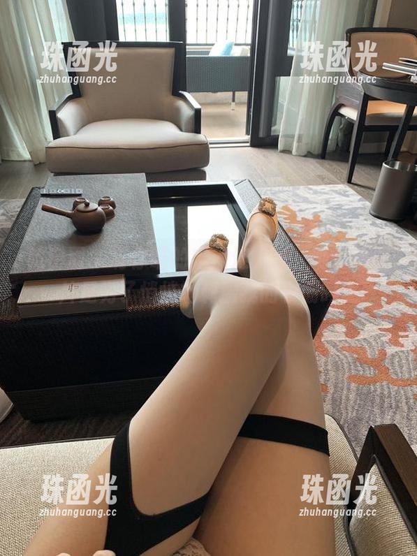 有你喵 微密圈 - 有你喵的定制连衣裙,呃,这图片是为了悄悄地刺激我的衣橱吗?