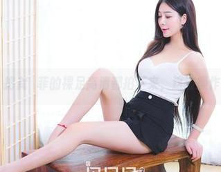 果团网 - 把龚玥菲的裸足高清都拍下来，这波操作有点顶。